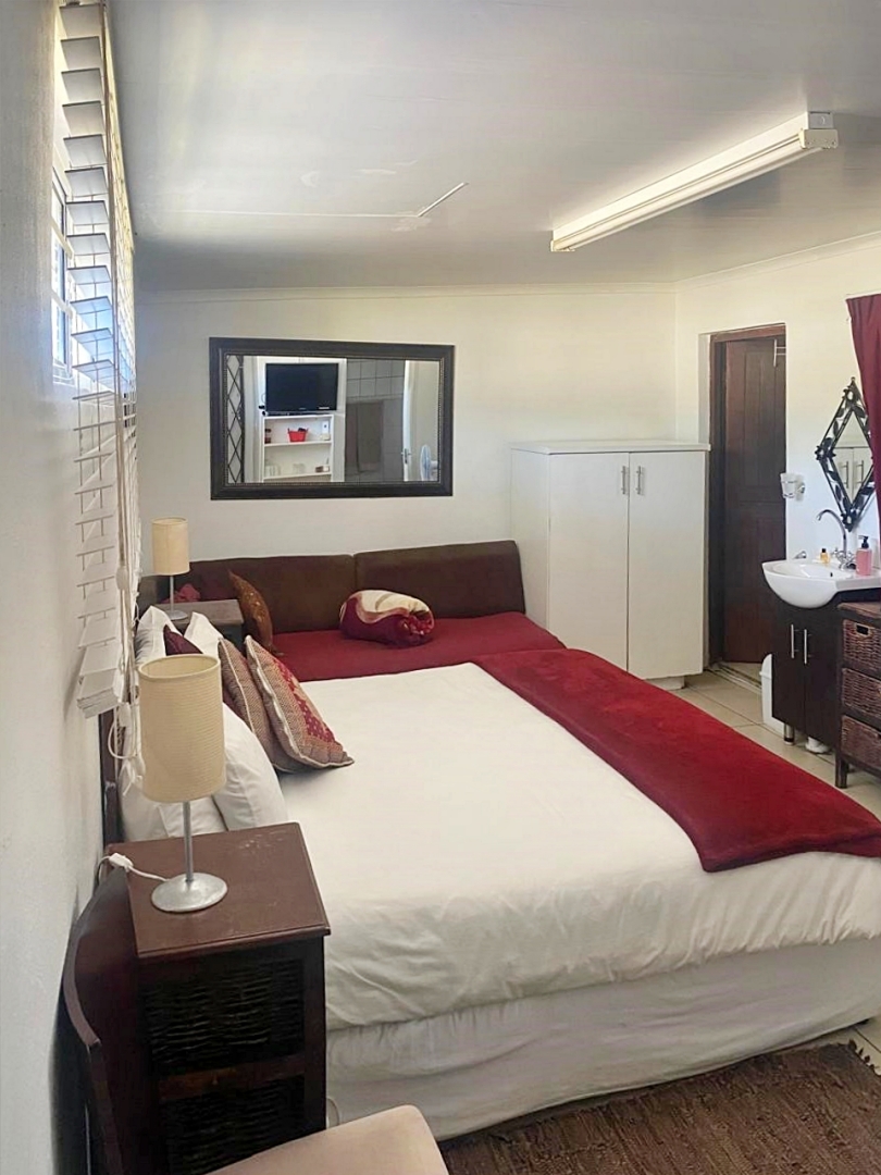 8 Bedroom Property for Sale in Country Club Western Cape